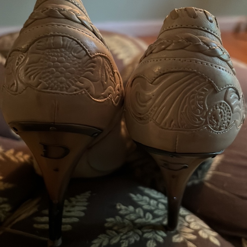 RARE VINTAGE DIOR whipstitch tooled leather bone heel pumps - Picture 6 of 7